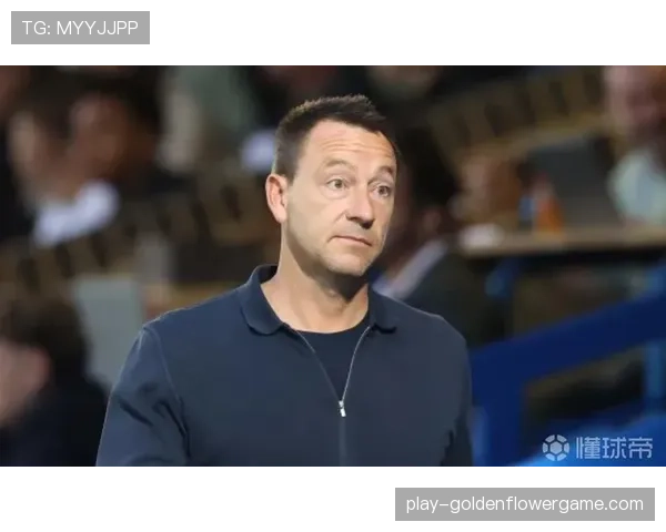 暖心一幕：维拉公园全场鼓掌，致敬客队教练、前维拉名宿特里